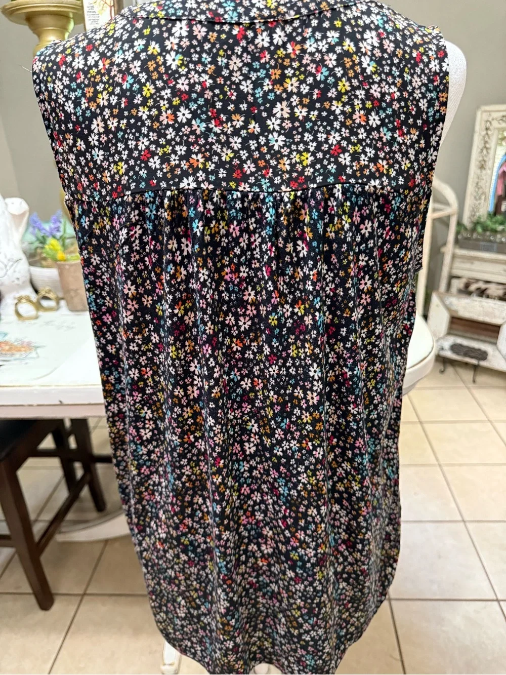 LOFT sleeveless neck